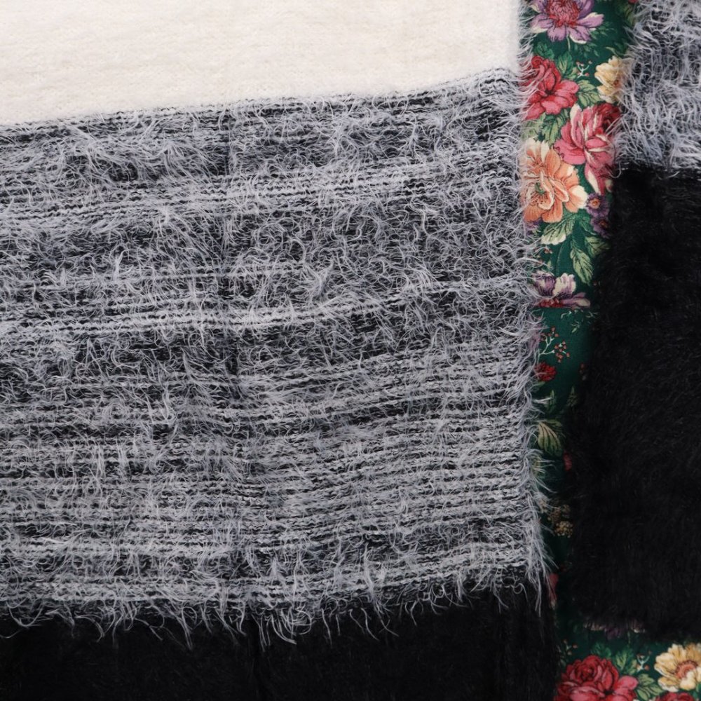 TOBI Fuzzy Sweater  	White/Gray/Black	Size	M - Picture 5 of 7